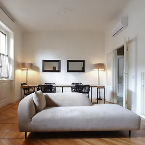 Adelaide Elegant , Milán Italia